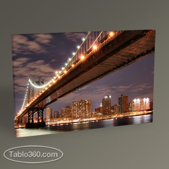 Manhattan Bridge and Manhattan skyline At Night Tablo